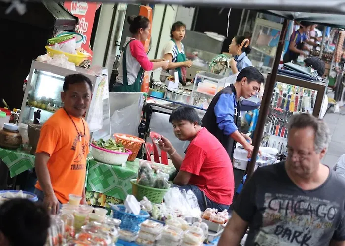 Sky 14 Vibrant Street Cozy N Cool Near Center Appartamento Bangkok
